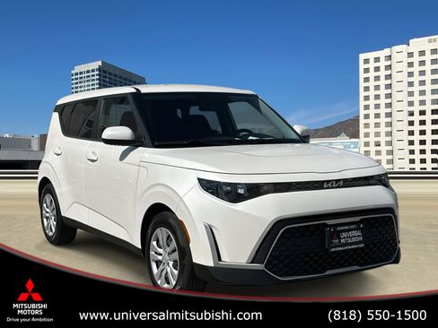 Used 2023 Kia Soul LX FWD image 1