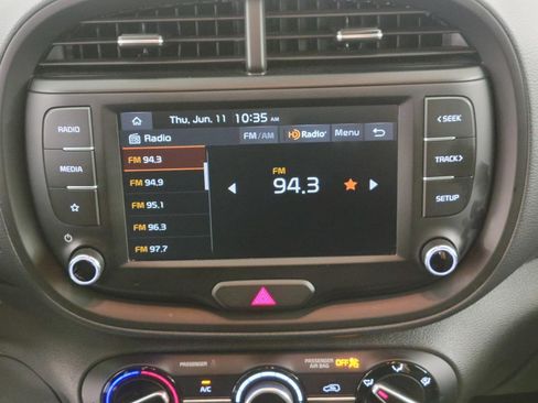 Used 2025 Kia Soul LX w/ LX Technology Package FWD image 7