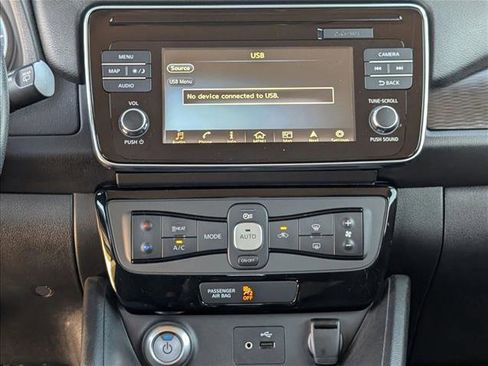 Used 2019 Nissan Leaf SV w/ SV Technology Package image 14