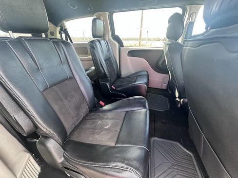 Used 2020 Dodge Grand Caravan SXT image 6