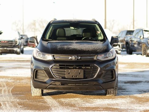Used 2022 Chevrolet Trax LT w/ Midnight Edition image 2