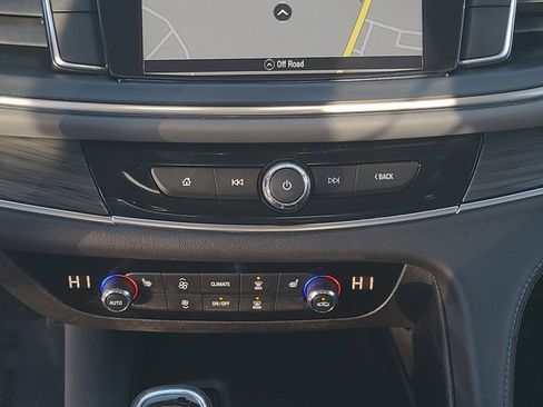 Used 2018 Buick Enclave Essence image 22