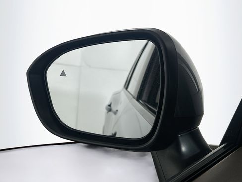 Used 2023 Nissan Rogue SV image 16