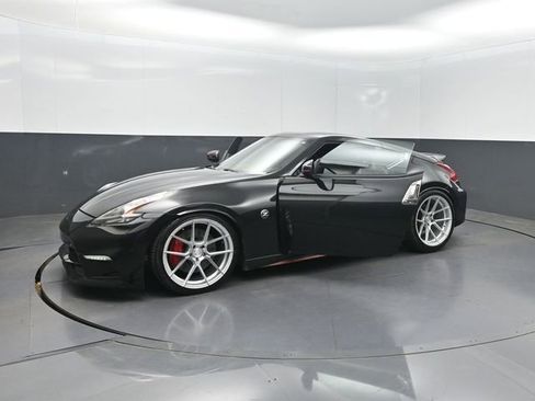 Used 2018 Nissan 370Z NISMO RWD image 31