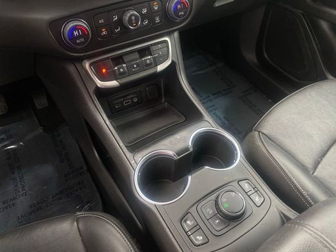 Used 2024 GMC Terrain SLT image 19