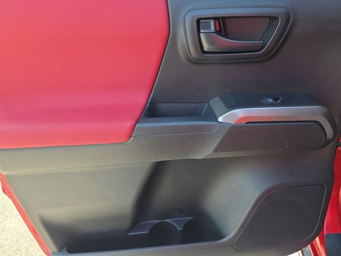 Used 2022 Toyota Tacoma SR5 image 14