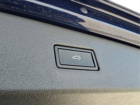 Used 2023 Volkswagen Tiguan SEL R-Line image 27