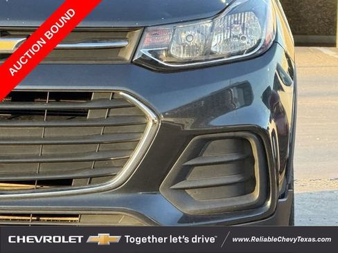 Used 2020 Chevrolet Trax LS w/ Tint and Cruise Package FWD image 4
