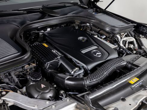 Used 2019 Mercedes-Benz GLC 300 4MATIC w/ Premium Package image 38