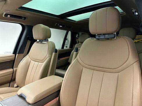 Used 2025 Land Rover Range Rover Long Wheelbase SE AWD/4WD image 7