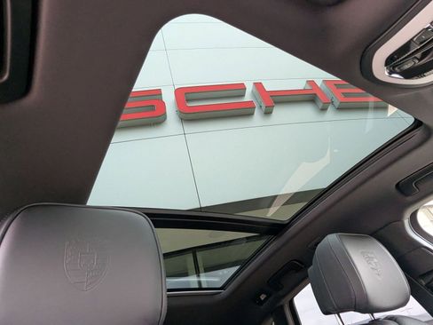 Certified 2026 Porsche Macan AWD/4WD image 27