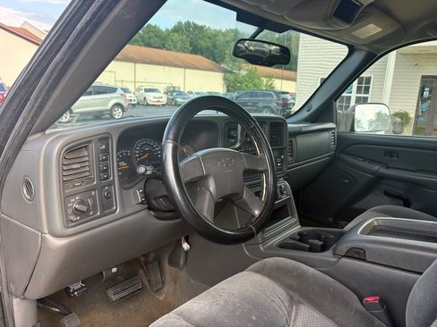 Used 2004 Chevrolet Silverado 2500 LS w/ Snow Plow Prep Package AWD/4WD image 13