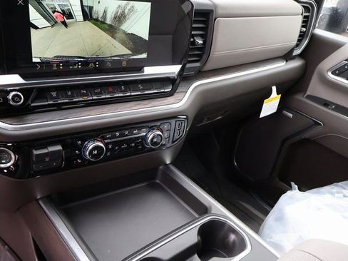 New 2026 GMC Sierra 2500 SLT w/ SLT Premium Package image 34