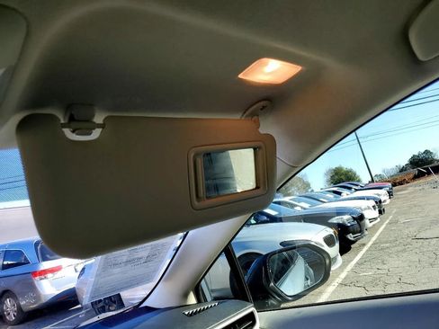 Used 2020 Toyota Corolla LE image 31