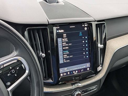 Used 2022 Volvo XC60 B5 Inscription w/ Advanced Package image 32