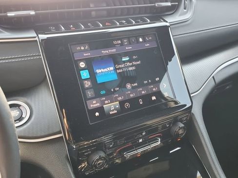 Used 2023 Jeep Grand Cherokee L Laredo image 22