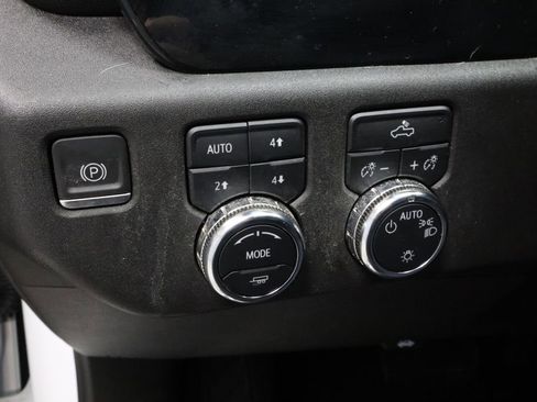 Used 2023 GMC Sierra 1500 SLE image 27