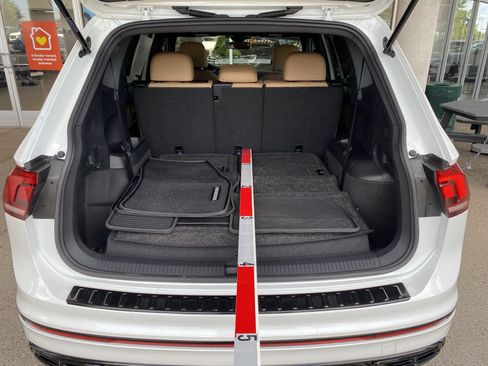 Certified 2023 Volkswagen Tiguan SE R-Line FWD image 18