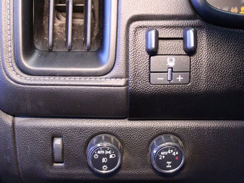 Used 2021 GMC Canyon Denali image 18