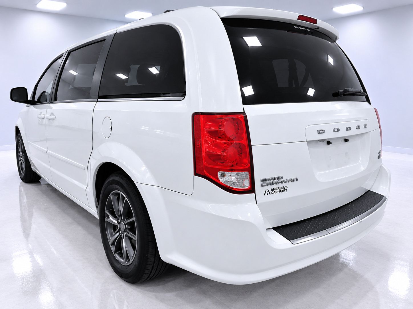 Used 2017 Dodge Grand Caravan SXT FWD image 5