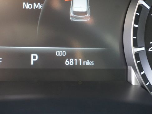 Certified 2025 Toyota Highlander XLE image 8