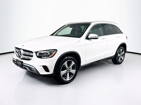 Used 2022 Mercedes-Benz GLC 300 4MATIC w/ Premium Package Lite image 3