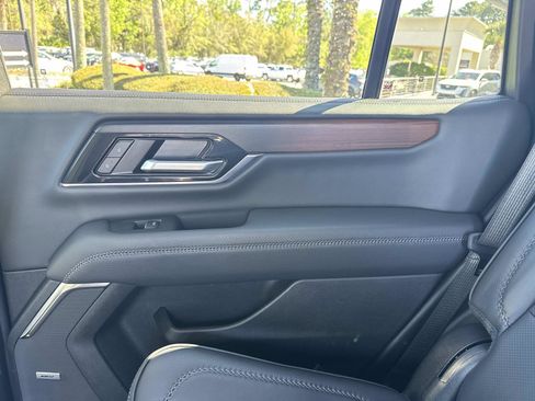 Used 2025 GMC Yukon Denali image 16