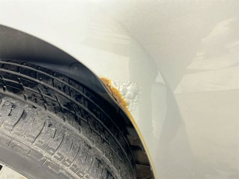 Used 2013 GMC Yukon XL Denali image 35