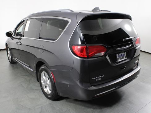 Used 2018 Chrysler Pacifica Limited w/ Advanced Safetytec Group FWD image 3