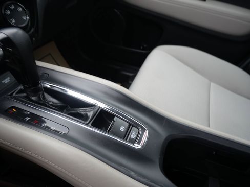 Used 2022 Honda HR-V LX image 14