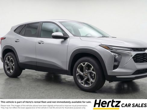 Used 2025 Chevrolet Trax LT image 1