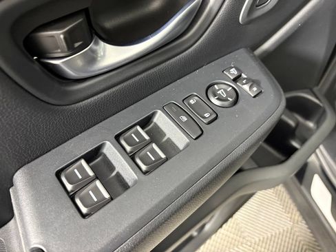 Used 2025 Honda Pilot TrailSport image 12