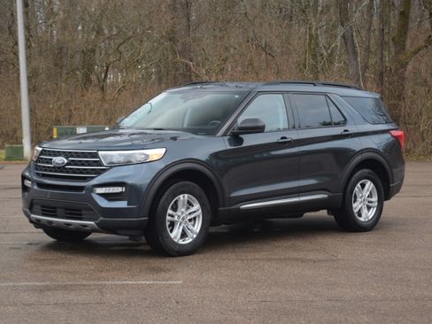 Used 2023 Ford Explorer XLT w/ Equipment Group 202A image 22