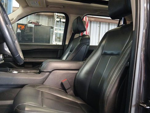 Used 2022 Ford Expedition XLT image 8