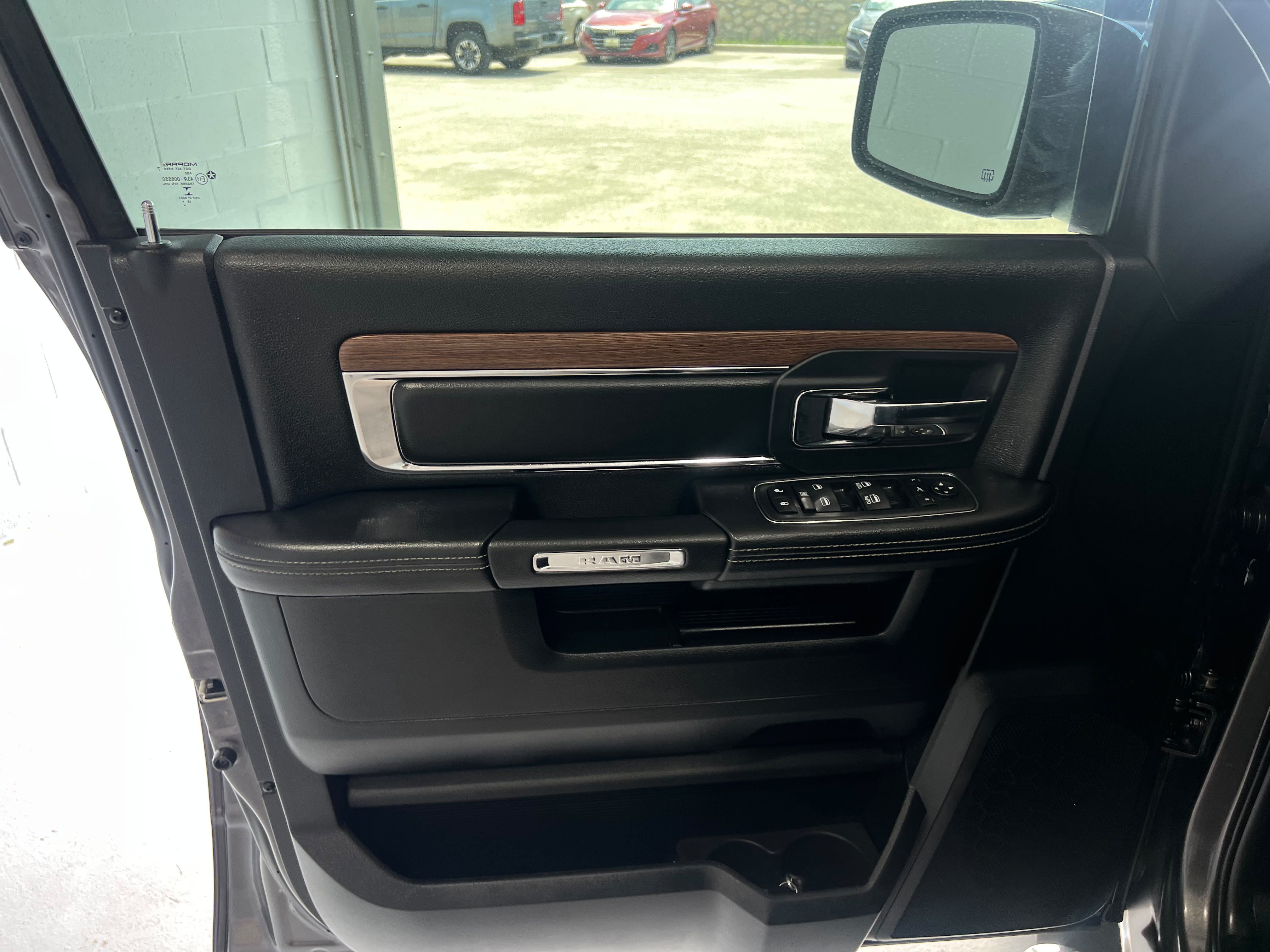 Used 2016 RAM 1500 Laramie w/ Convenience Group AWD/4WD image 13