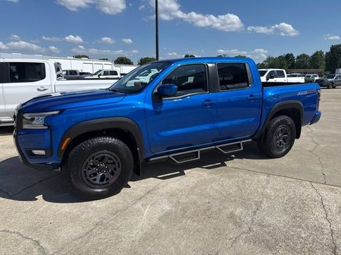 Used 2025 Nissan Frontier PRO-4X AWD/4WD image 2