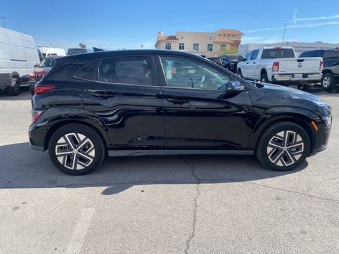 Used 2023 Hyundai Kona SE image 4