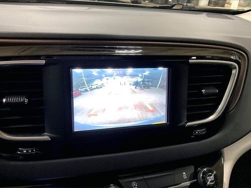 Used 2024 Chrysler Voyager LX image 20