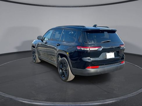 Used 2025 Jeep Grand Cherokee L Limited w/ Black Appearance Package AWD/4WD image 10