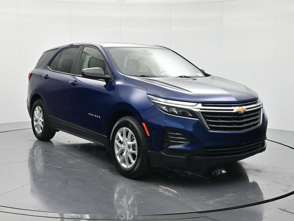 Used 2023 Chevrolet Equinox LS w/ LS Convenience Package FWD image 3