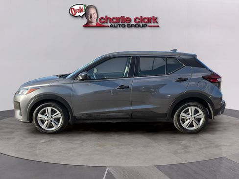 Used 2021 Nissan Kicks S FWD image 3