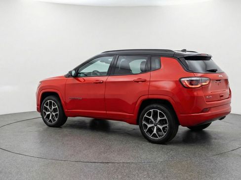Used 2025 Jeep Compass Limited image 6