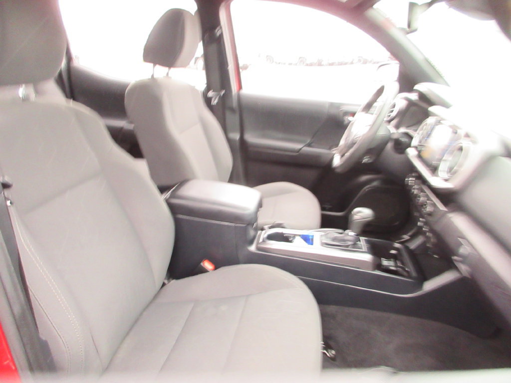 Used 2018 Toyota Tacoma TRD Sport AWD/4WD image 21