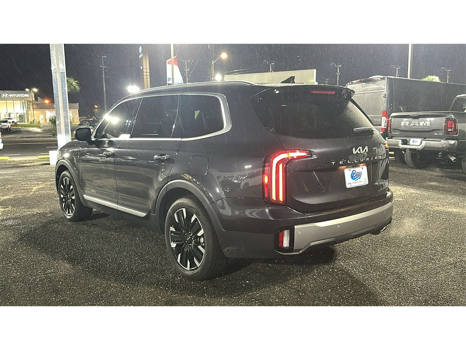 Used 2025 Kia Telluride SX FWD image 3