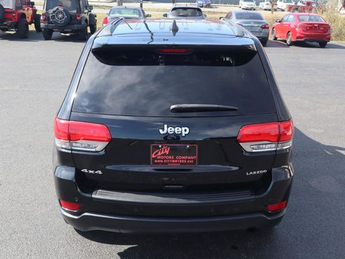 Used 2019 Jeep Grand Cherokee Laredo w/ 18" Wheel & 8.4" Radio Group image 7
