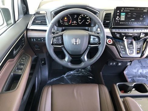 New 2026 Honda Odyssey Touring image 8