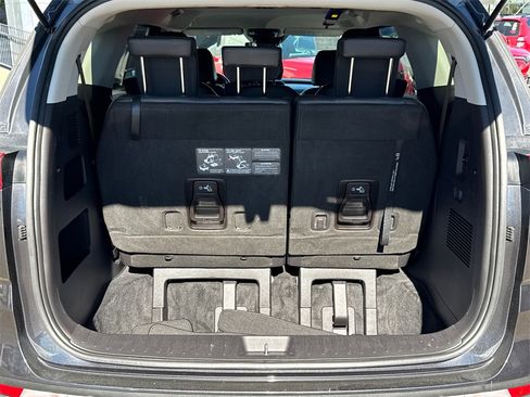 Used 2022 Kia Carnival LX image 11