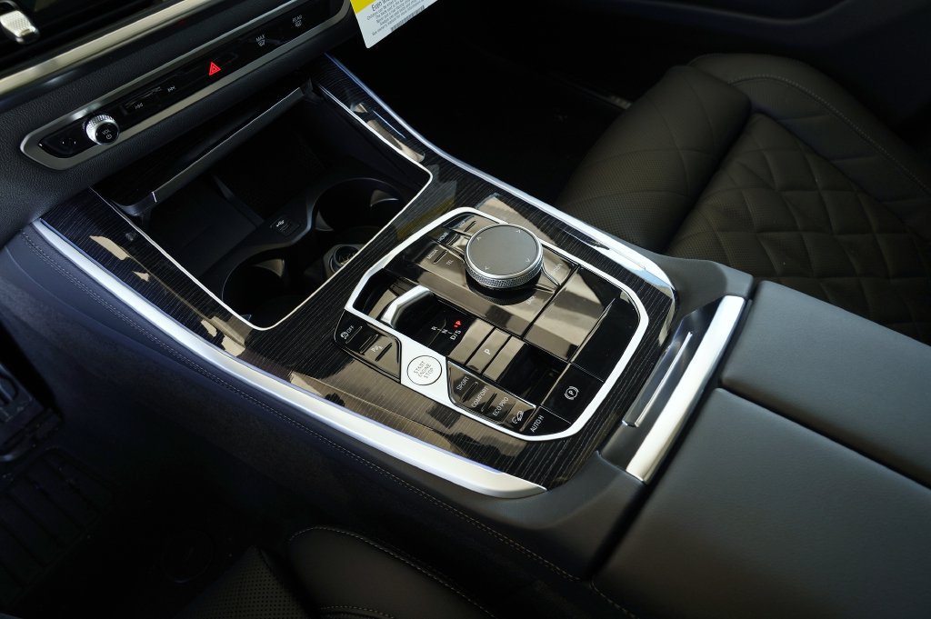 Used 2026 BMW X5 M60i AWD/4WD image 23