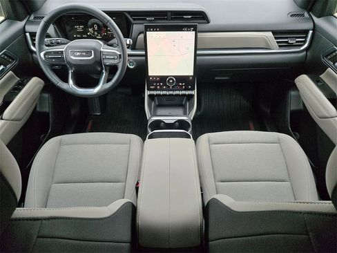 Used 2025 GMC Terrain Elevation image 15