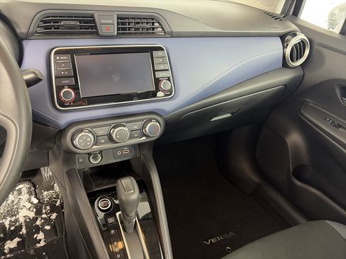 Used 2023 Nissan Versa SV image 4